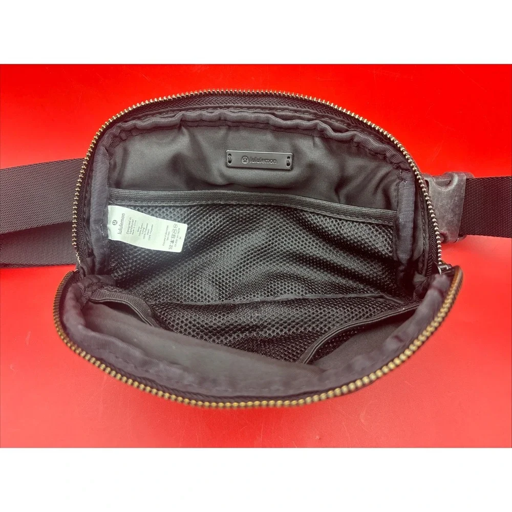 Lululemon Everywhere Belt Bag Pack Black Adjustable Strap